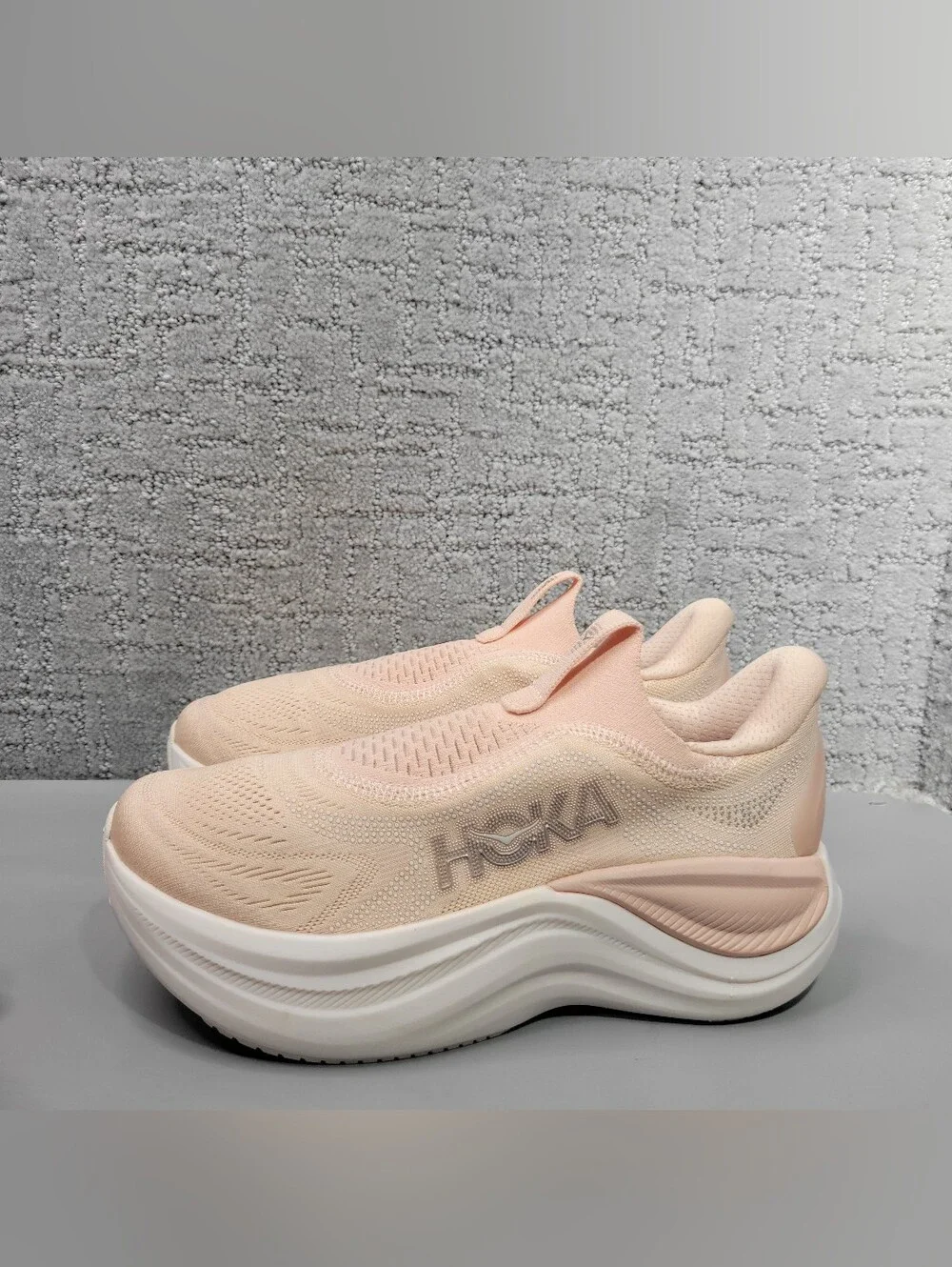 Hoka Skyward Laceless Women's Size US 7B Rose Latte/Rose Cream Recovery Shoes